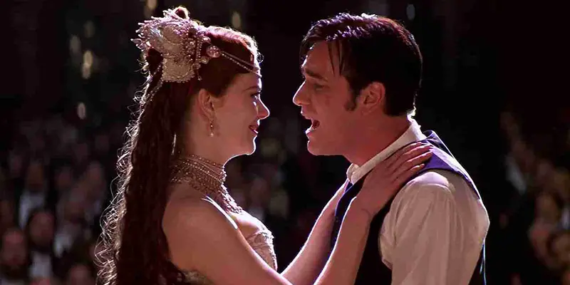 Why People Love To Hate MOULIN ROUGE!