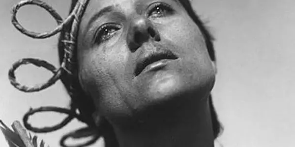 The Divine Sacrifice of Humanity in THE PASSION OF JOAN OF ARC & THE LAST TEMPTATION OF CHRIST The Divine Sacrifice of Humanity in THE PASSION OF JOAN OF ARC & THE LAST TEMPTATION OF CHRIST