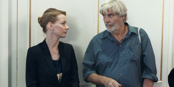 TONI ERDMANN: Snap Or Stretch