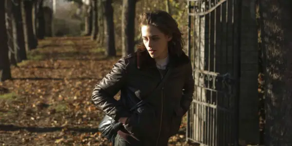 PERSONAL SHOPPER: A Techno-Gothic Puzzle That Demands Your Attention