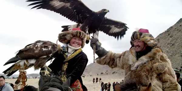 THE EAGLE HUNTRESS: A Beautiful Story, But Is It A Great Documentary? THE EAGLE HUNTRESS: A Beautiful Story, But Is It A Great Documentary?