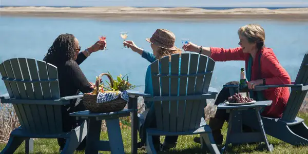 YEAR BY THE SEA: An Exploration Of Friendships Wasted By An Unwanted Ending YEAR BY THE SEA: An Exploration Of Friendships Wasted By An Unwanted Ending