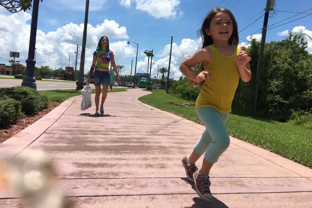 THE FLORIDA PROJECT: Just Outside The Greatest Place On Earth