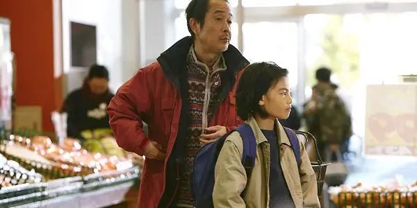 SHOPLIFTERS: A Beautiful Portrait of a Poverty Stricken Family