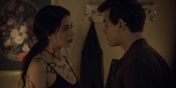 SHADOWHUNTERS: "Aku Cinta Kamu" and "City of Glass" (S3 E19,20): Double Cap Recap before the Series Finale SHADOWHUNTERS: "Aku Cinta Kamu" and "City of Glass" (S3 E19,20): Double Cap Recap before the Series Finale