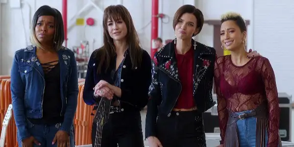 PRIDE MONTH: PITCH PERFECT 3 A Ca-Queerbaits Its Audience PRIDE MONTH: PITCH PERFECT 3 A Ca-Queerbaits Its Audience
