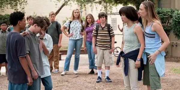 PEN15: Hulu's Middle School Cringe Comedy Can't Keep It Up