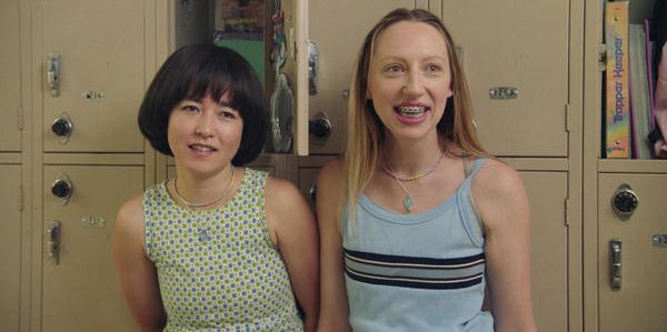 PEN15: Hulu's Middle School Cringe Comedy Can't Keep It Up