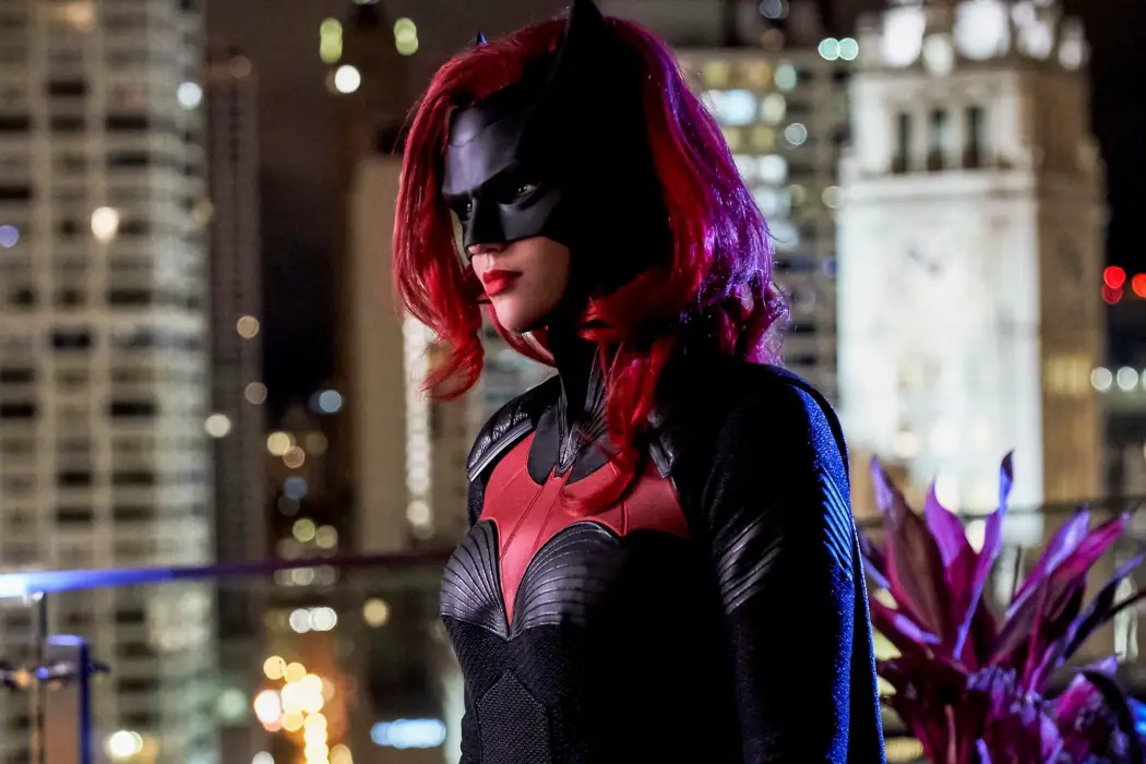 BATWOMAN (S1E1) "Pilot": Ruby Rose's Caped Crusader Lands With A Thud