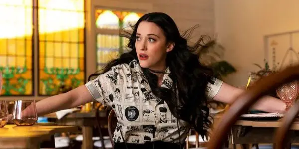 DOLLFACE Season 1: The Unfruitful Collision of Friendship and Feminism DOLLFACE Season 1: The Unfruitful Collision of Friendship and Feminism