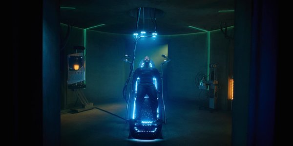 ALTERED CARBON Season 2: An Immersive World Of Death, Colors & Science-Fiction Altered Carbon S2: An Immersive World of Death, Colors, and Science Fiction