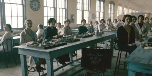 RADIUM GIRLS: On How The Glowing Element Crowned and Destroyed Women RADIUM GIRLS: on how the glowing element crowned and destroyed women
