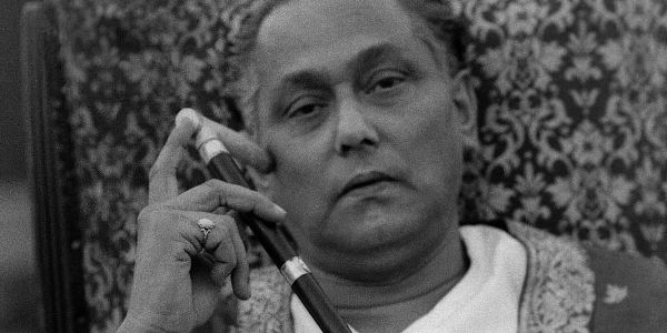 Transcendence and Snobbery in Satyajit Ray’s THE MUSIC ROOM Transcendence and Snobbery in Satyajit Ray’s THE MUSIC ROOM